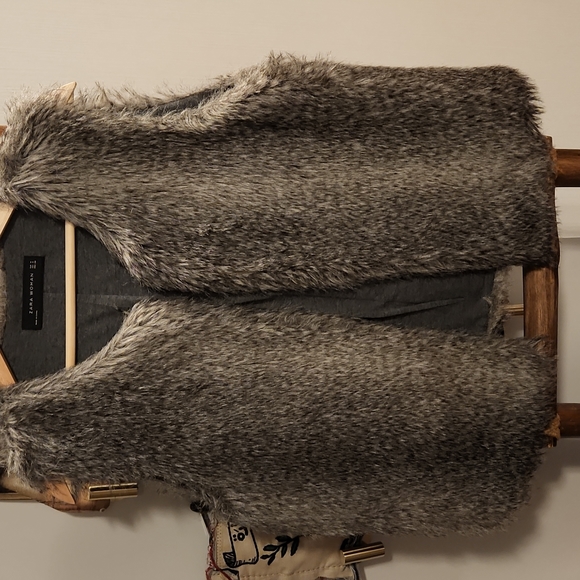 Zara Faix Fur Vest - Picture 2 of 6